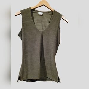❣️3 for $25❣️Cien sleeveless V top